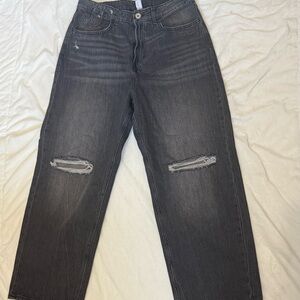 H&M Trendy and comfy distressed jeans